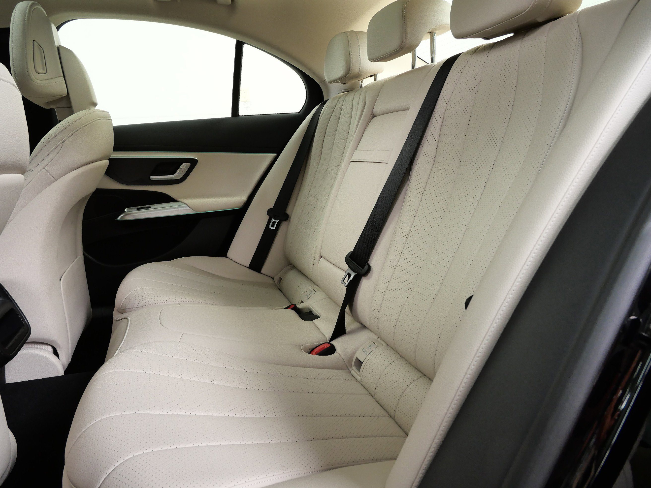 2025 Mercedes Benz E 350 4MATIC photo 15
