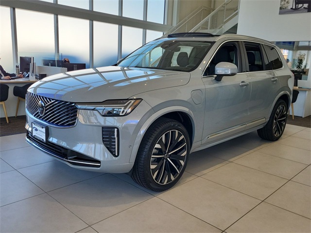 2026 Volvo XC90 Plus's photo