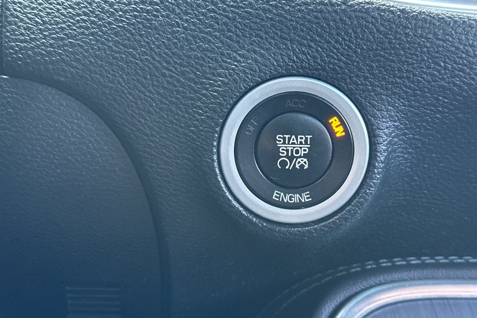 2016 Dodge Challenger SXT photo 22
