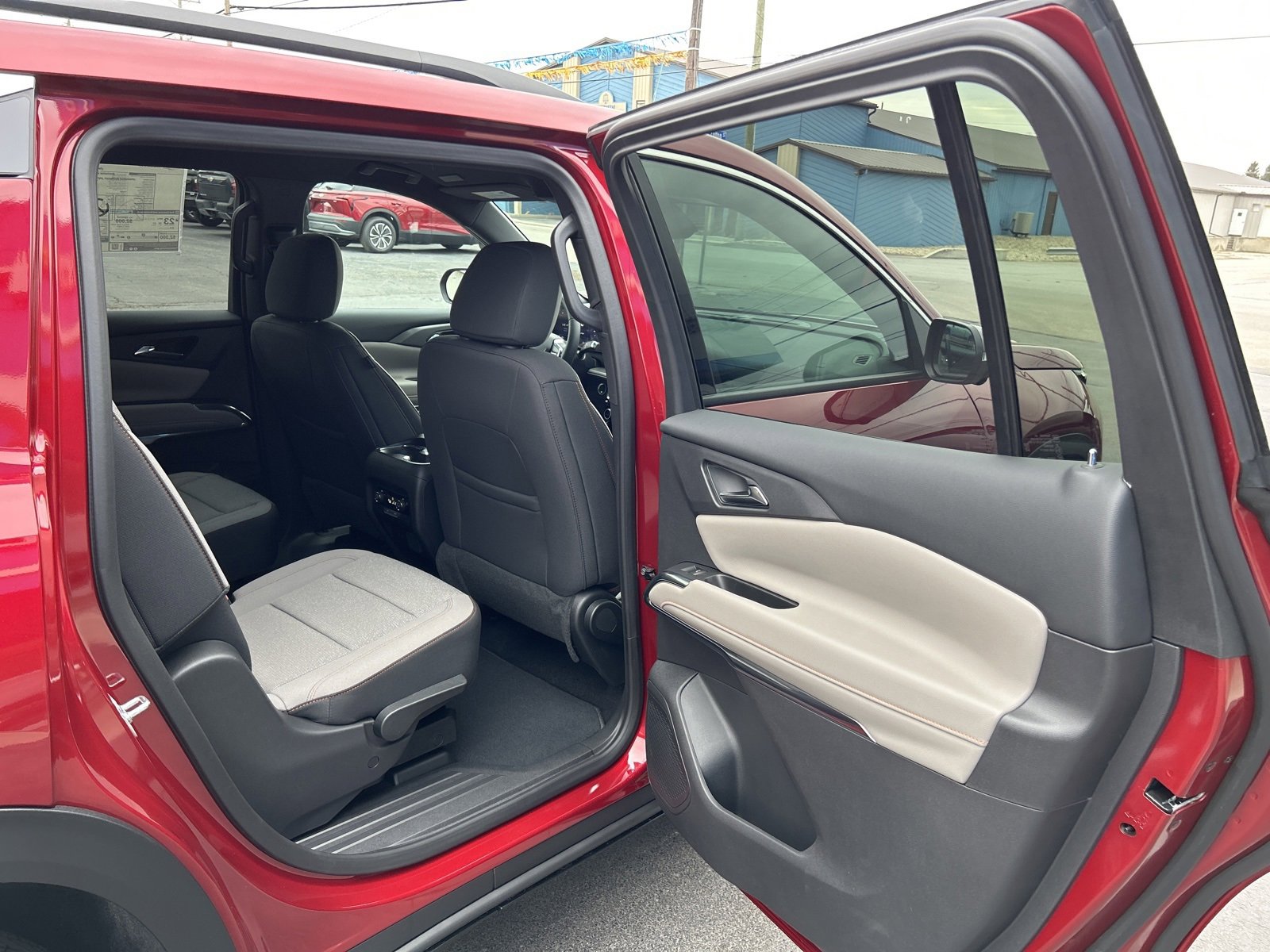 2025 Chevrolet Traverse photo 43