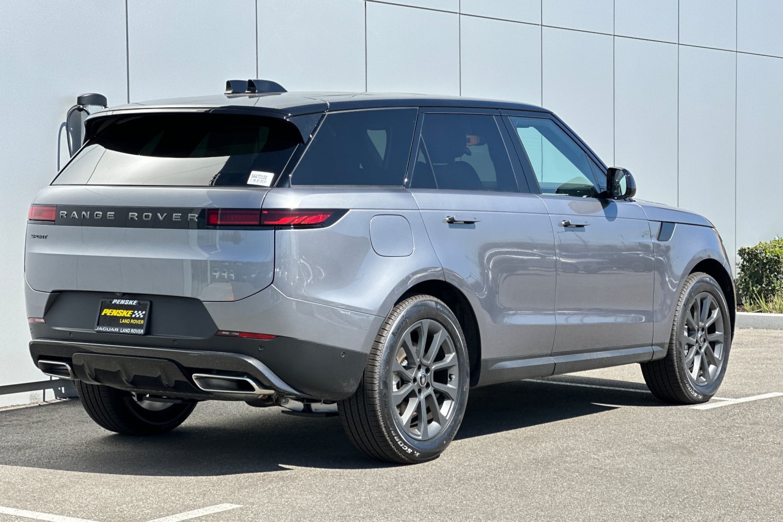2025 Land Rover Range Rover Sport SE photo 6