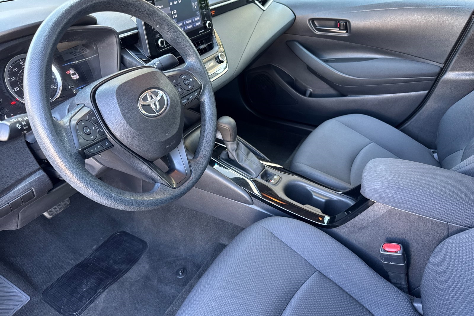 2022 Toyota Corolla LE photo 9