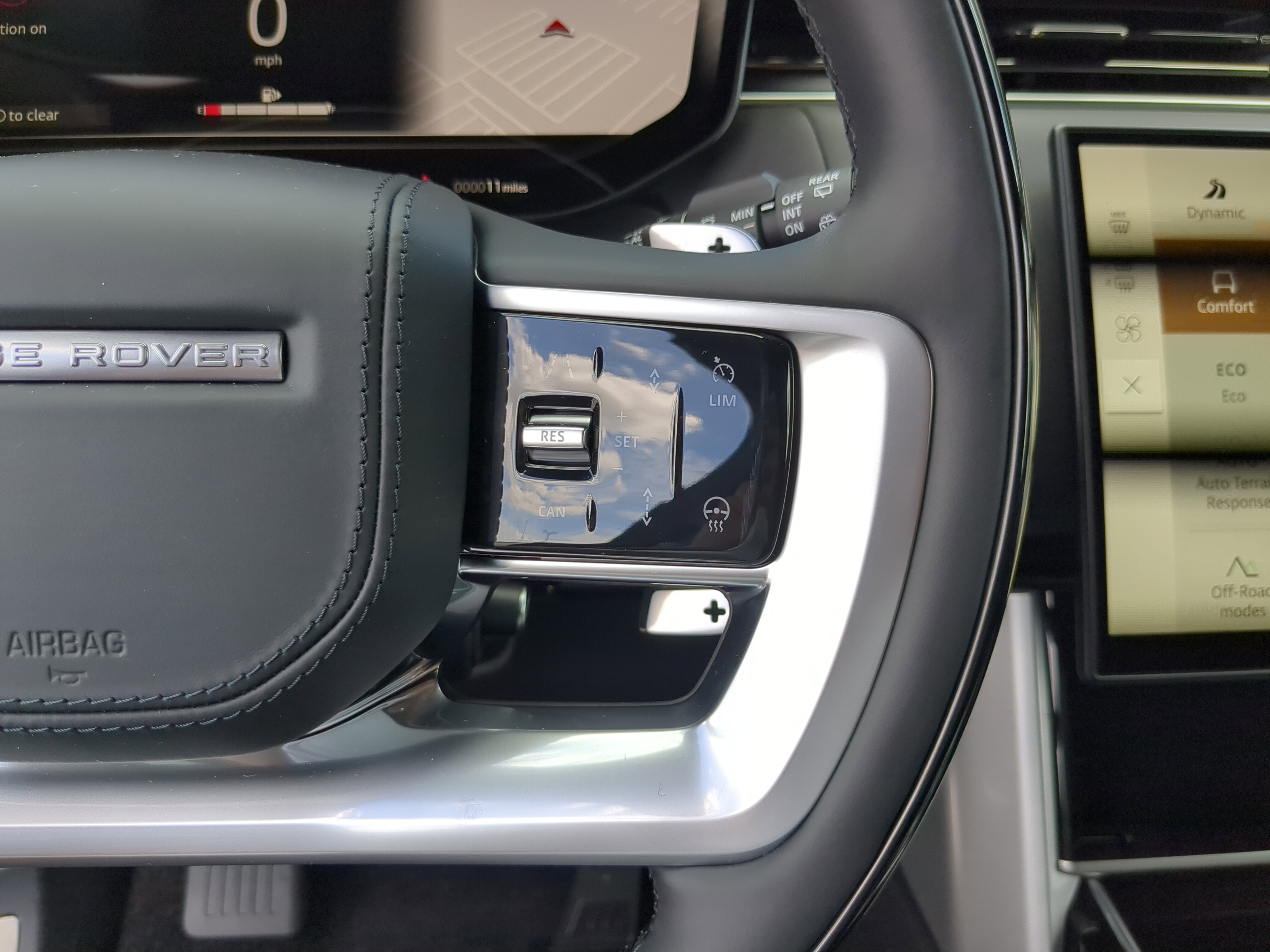 2025 Land Rover Range Rover SE photo 12