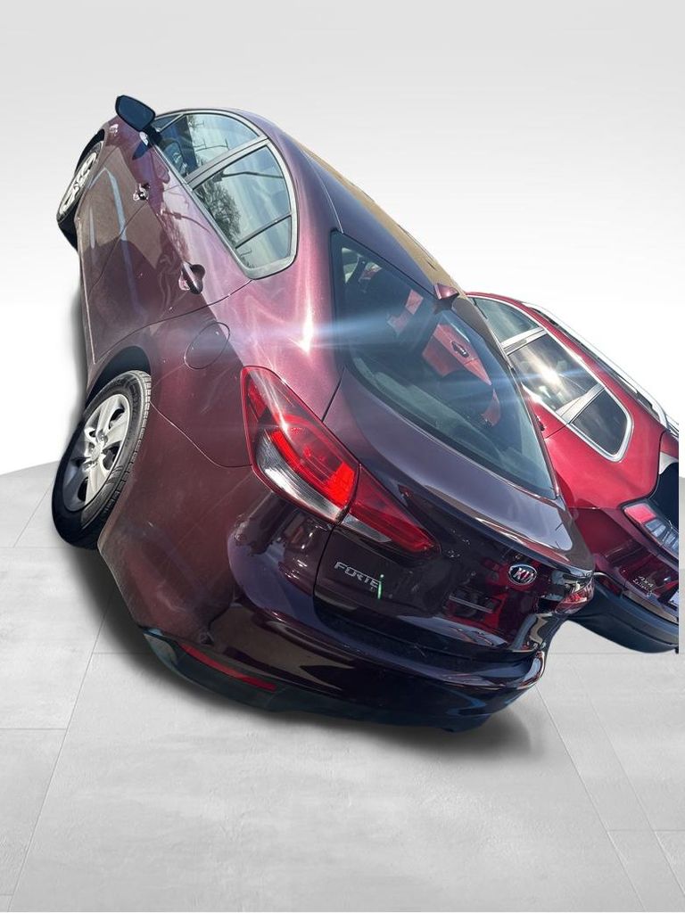 2018 Kia Forte LX Base photo 4