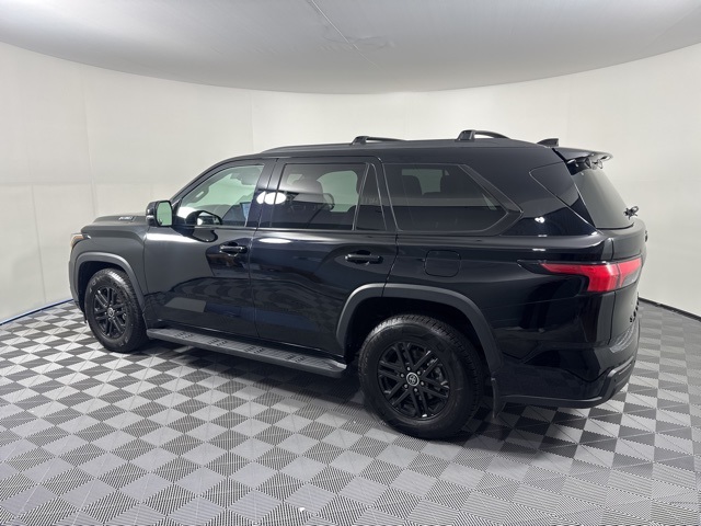 2023 Toyota Sequoia SR5 photo 4
