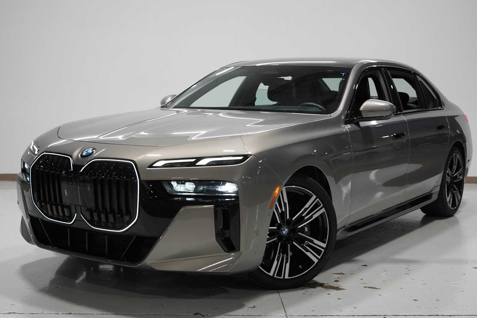 2025 BMW 7 Series 740i