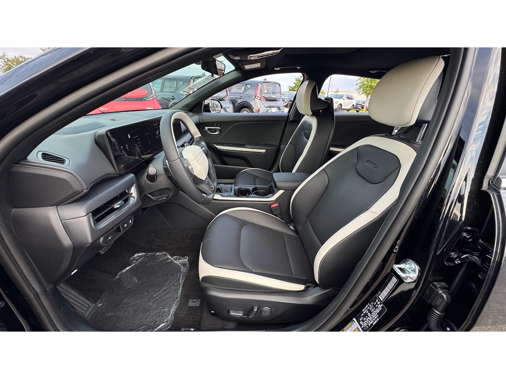 2025 Kia K4 GT-Line photo 7