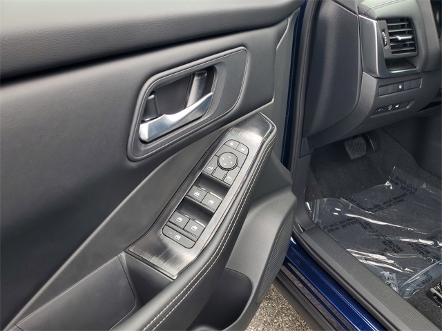 2026 Nissan Rogue SV photo 2