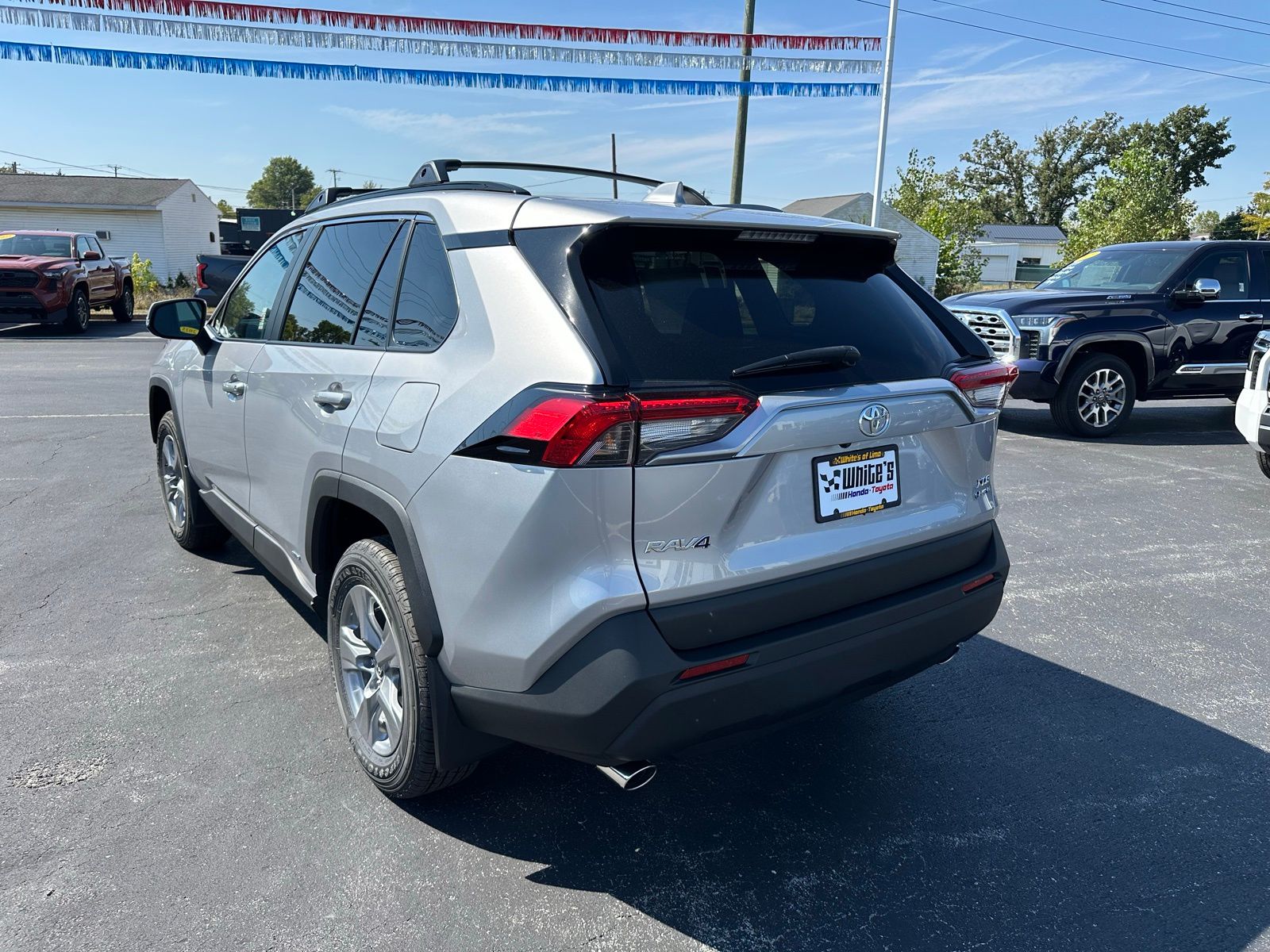 2025 Toyota RAV4 Hybrid XLE photo 3