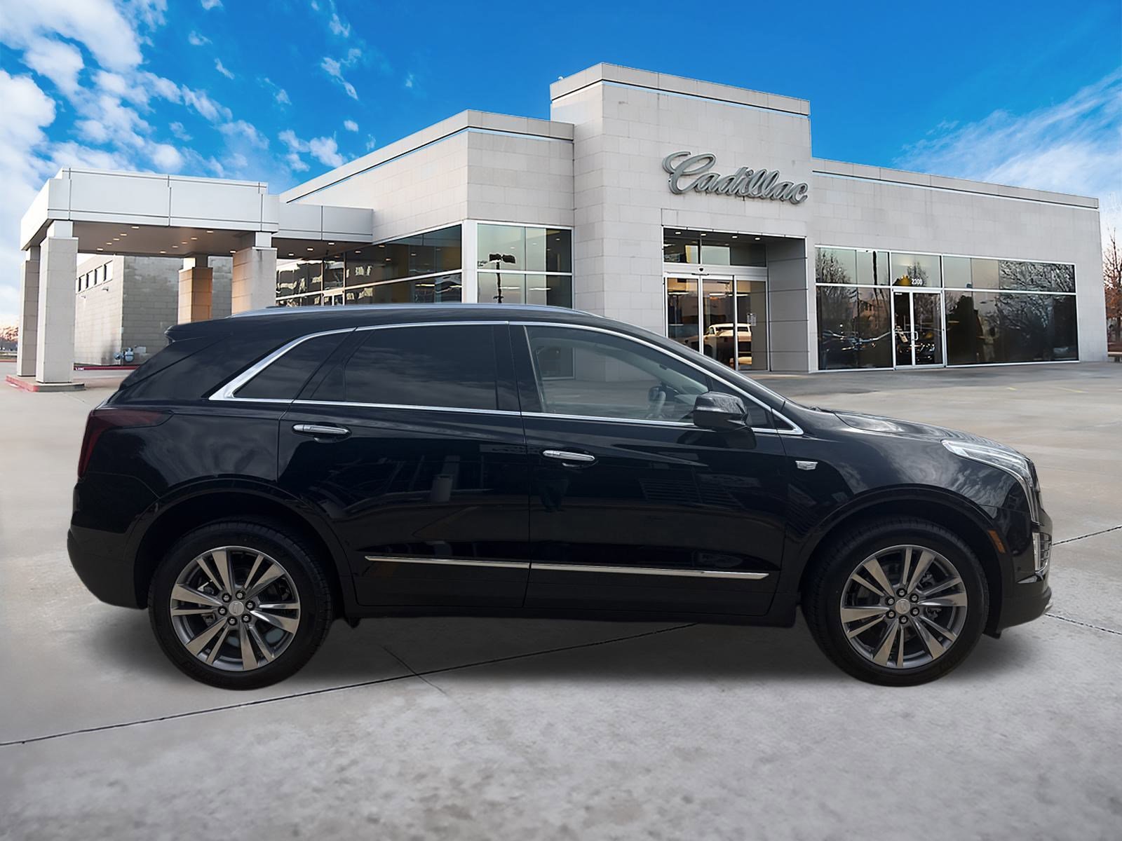 2025 Cadillac XT5 Premium Luxury photo 2