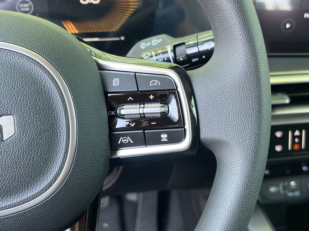 2025 Kia Sorento LX photo 18