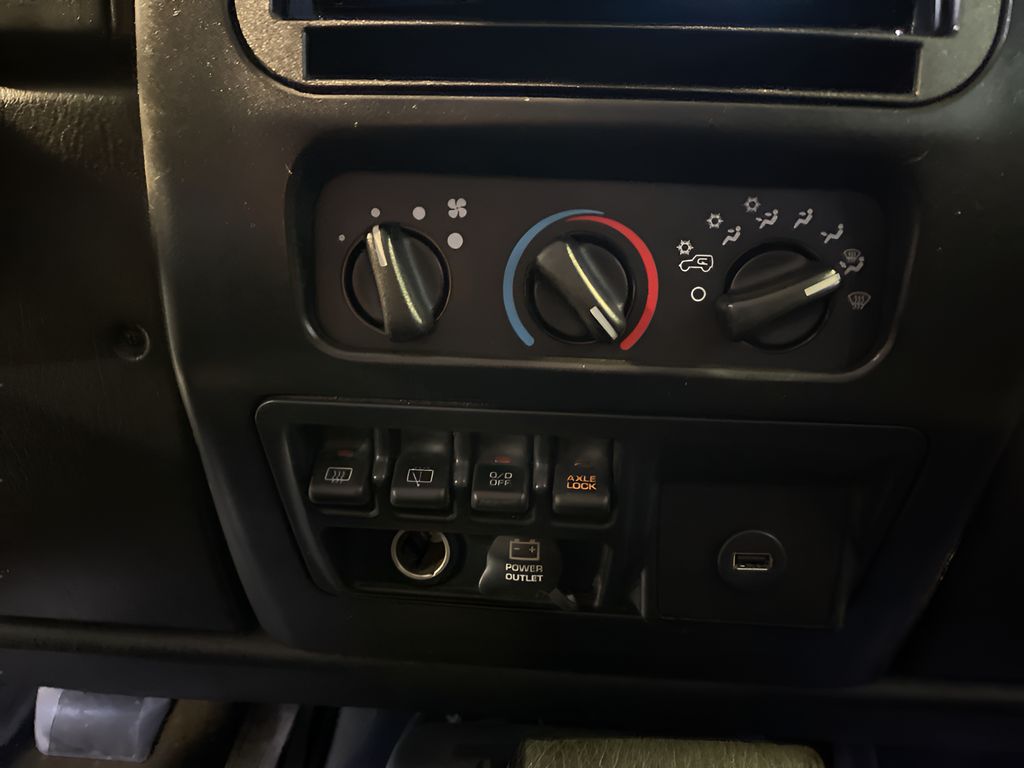 2003 Jeep Wrangler Rubicon photo 4