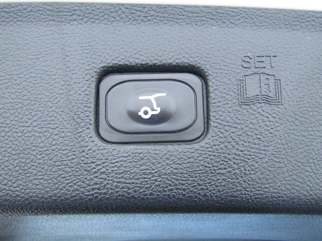 2022 Ford Edge SEL photo 6