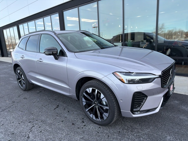 2026 Volvo XC60 Plus's photo