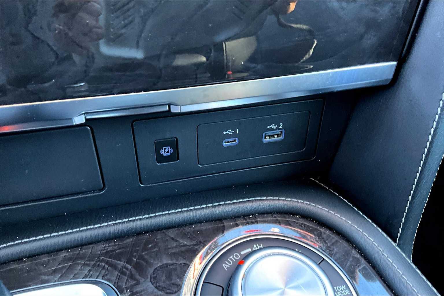 2022 Infiniti QX80 Luxe photo 29