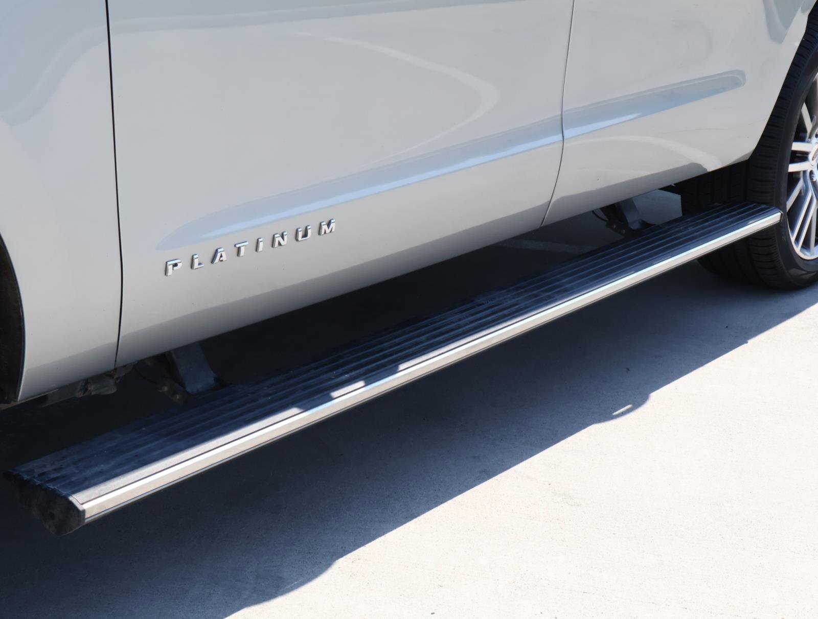 2023 Ford Expedition MAX Platinum photo 9