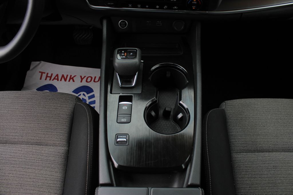 2023 Nissan Rogue SV photo 18