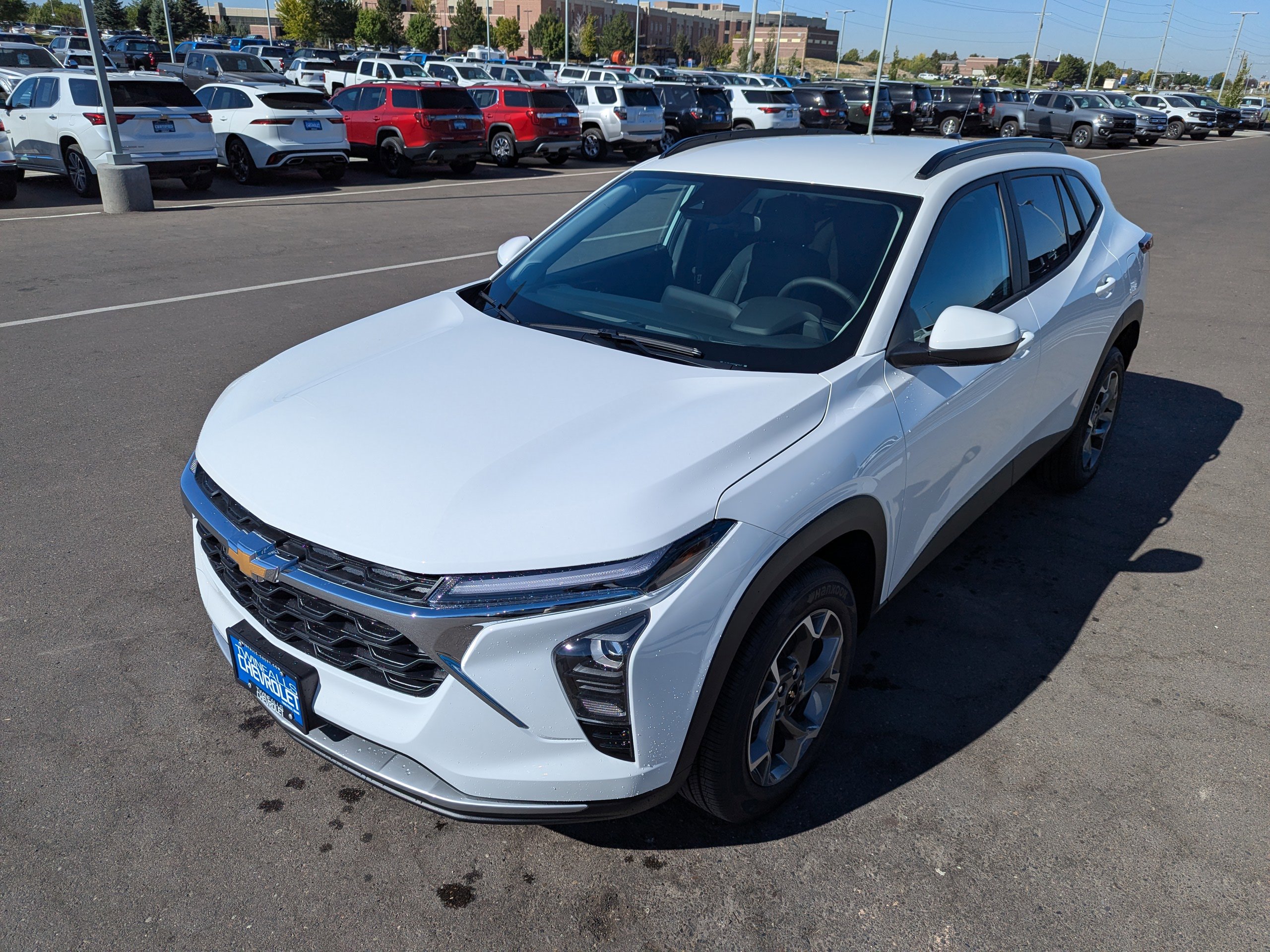 2025 Chevrolet Trax LT photo 4