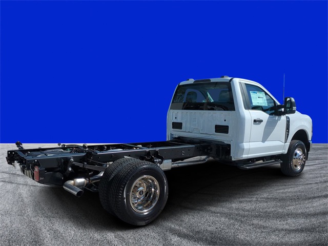 2025 Ford F-350 XL photo 3