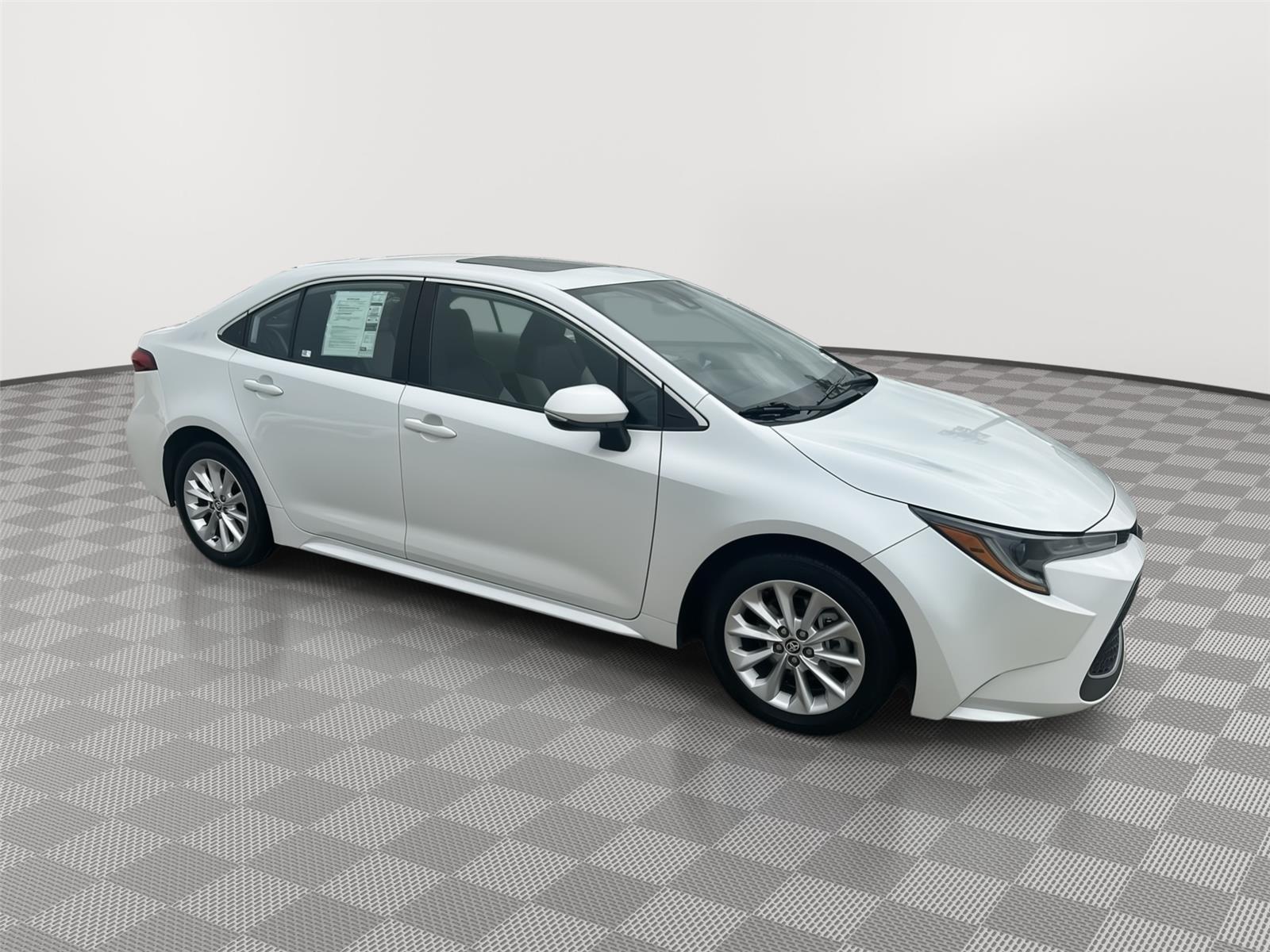 2022 Toyota Corolla XLE photo 3