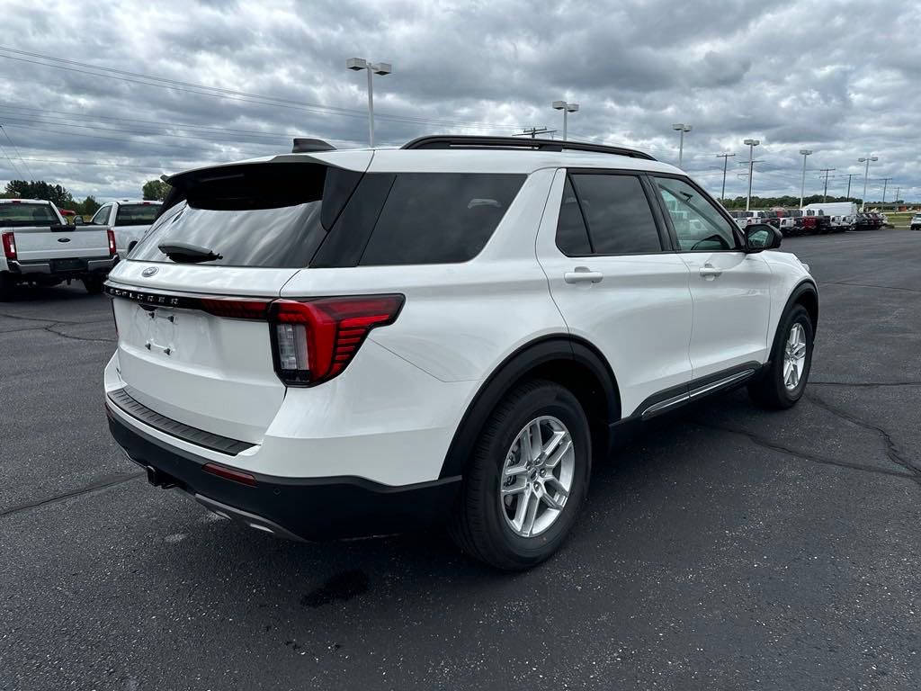 2025 Ford Explorer photo 3