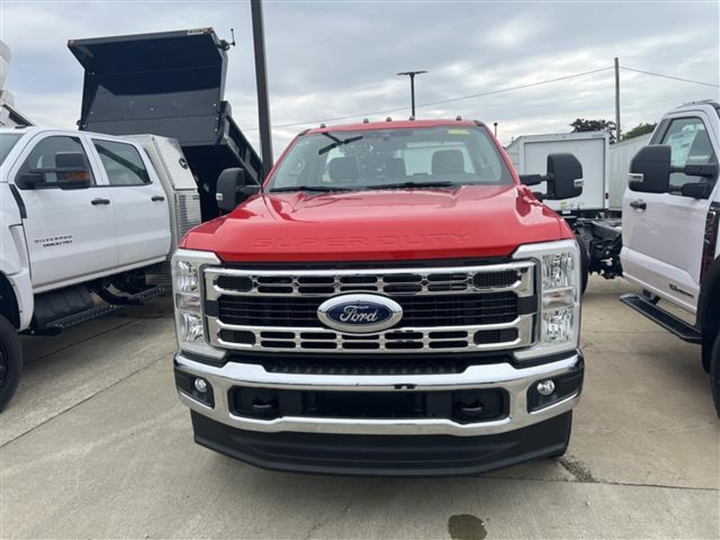 2025 Ford F-350 XL photo 2