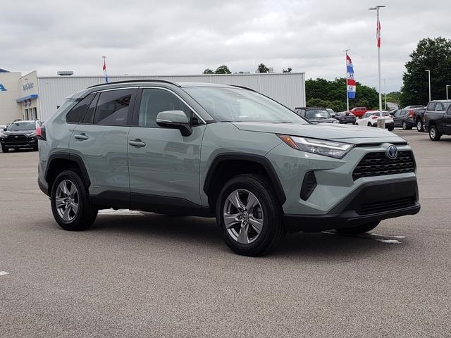 2022 Toyota RAV4 Hybrid XLE photo 3