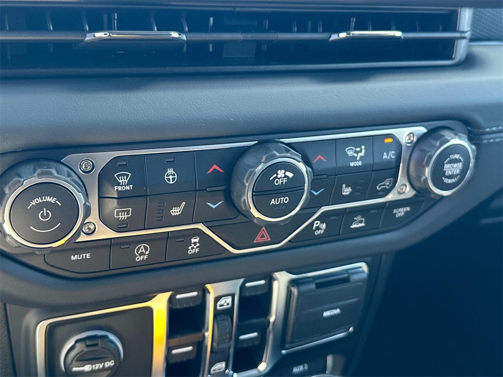 2025 Jeep Wrangler Rubicon X photo 18