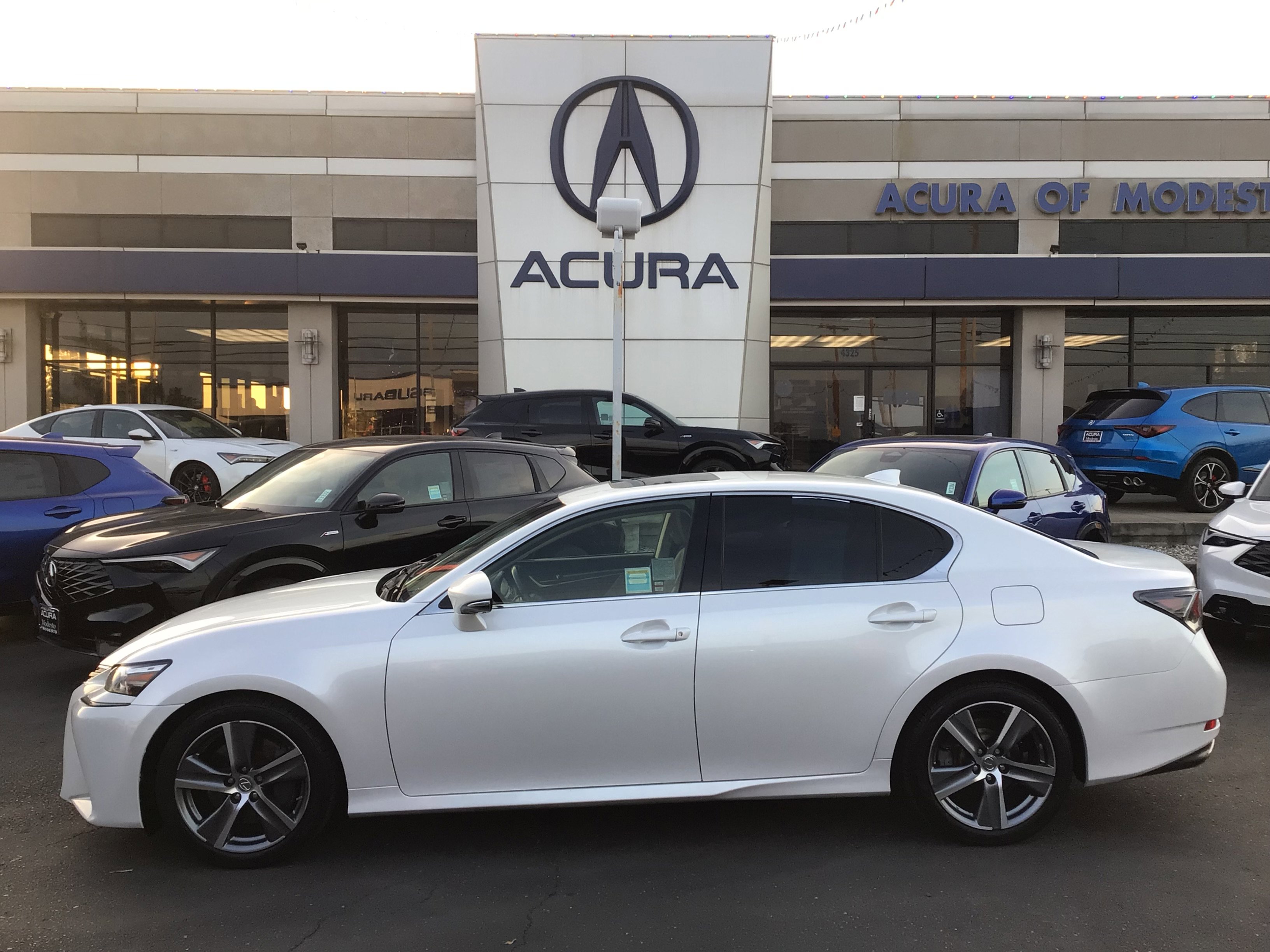 2016 Lexus GS 200t's photo