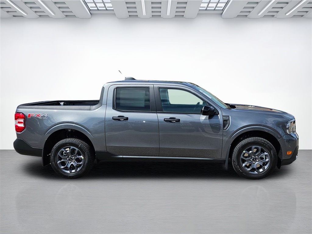 2025 Ford Maverick XLT photo 3