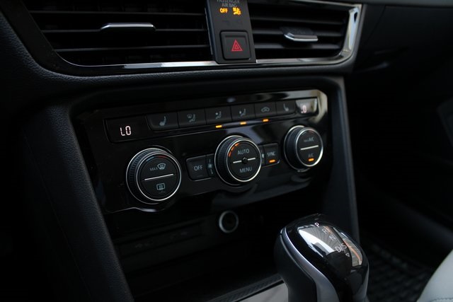 2024 Volkswagen Taos SE photo 6