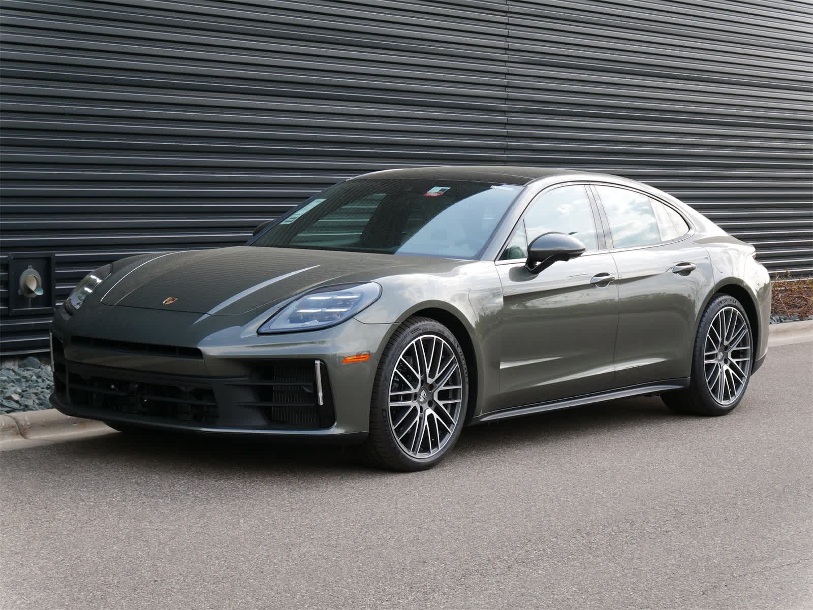 2025 Porsche Panamera 4 photo 3