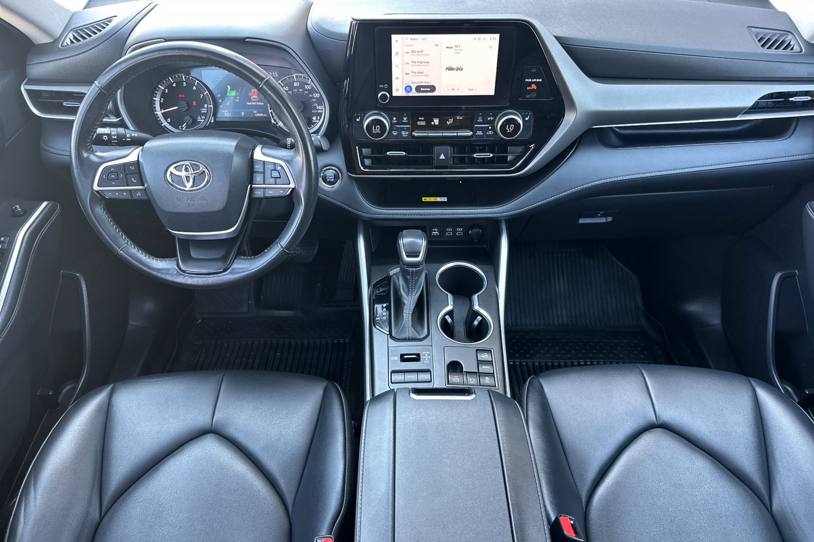 2023 Toyota Highlander XLE photo 9