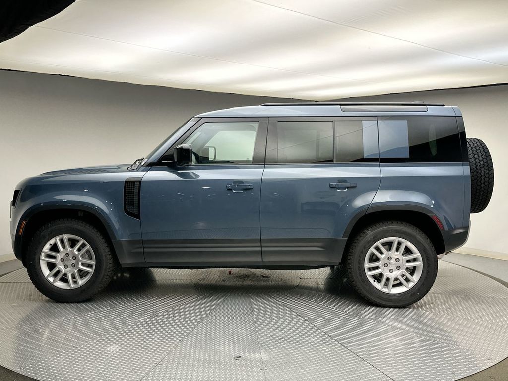 2025 Land Rover Defender 110 S photo 2