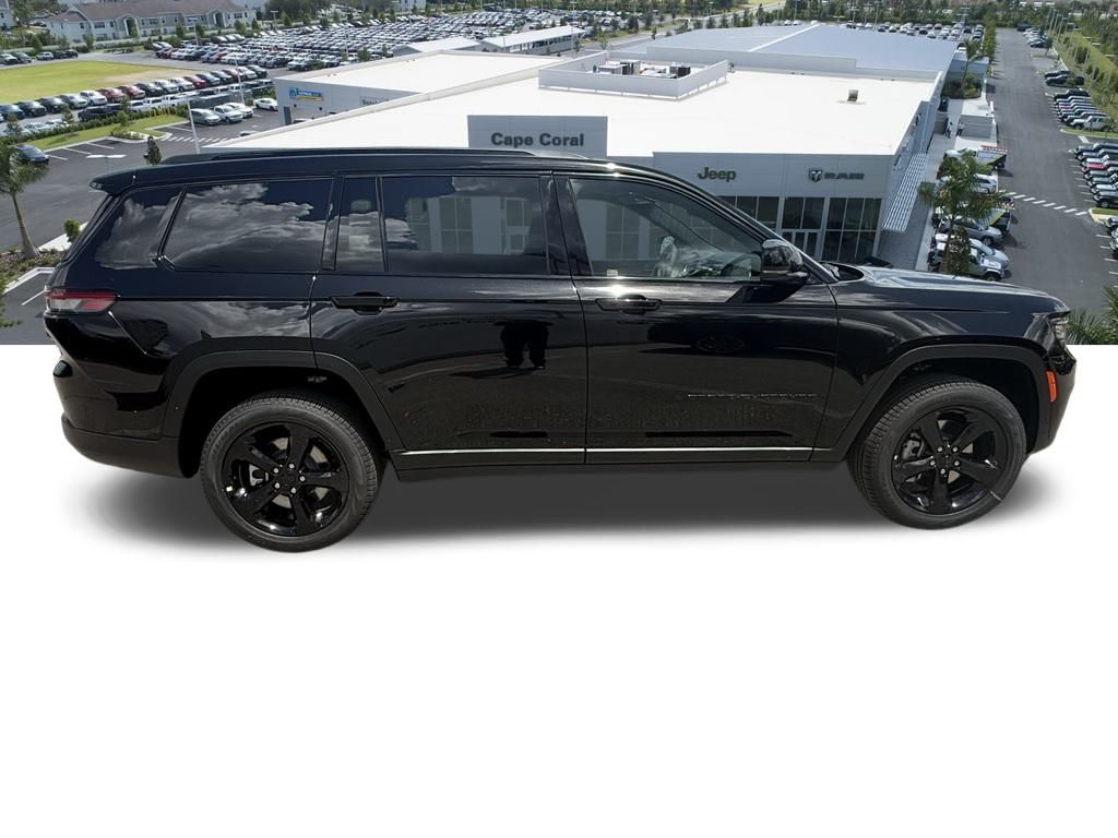 2025 Jeep Grand Cherokee Limited photo 2