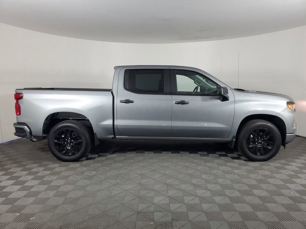 2025 Chevrolet Silverado 1500 Custom photo 3