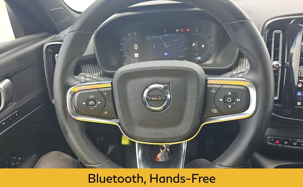 2025 Volvo XC40 Plus photo 6