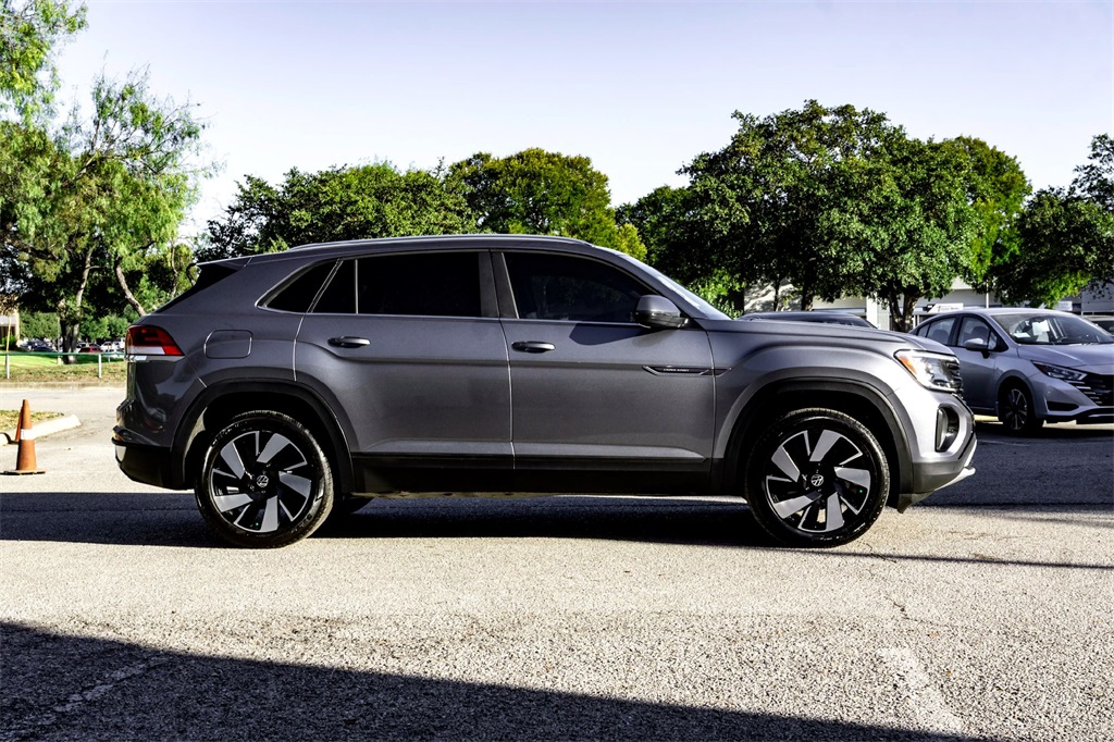 2024 Volkswagen Atlas Cross Sport SE Technology photo 4
