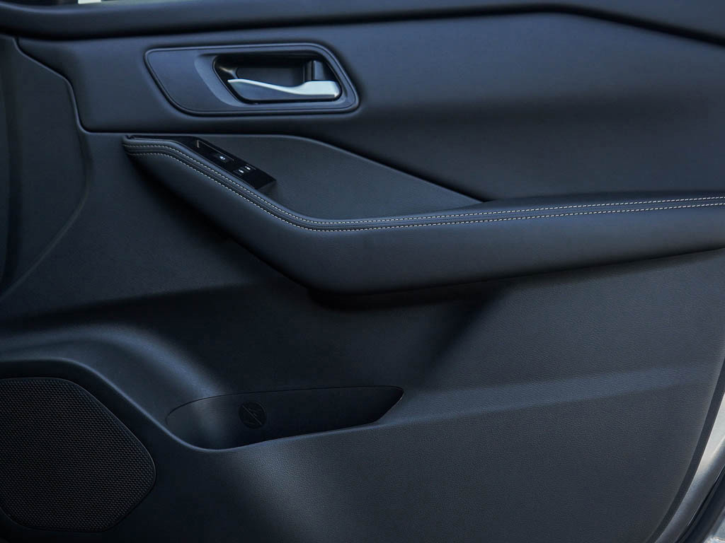 2026 Nissan Rogue SV photo 6