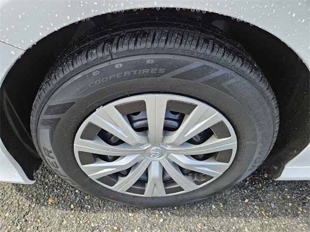 2023 Toyota Camry Hybrid LE photo 17