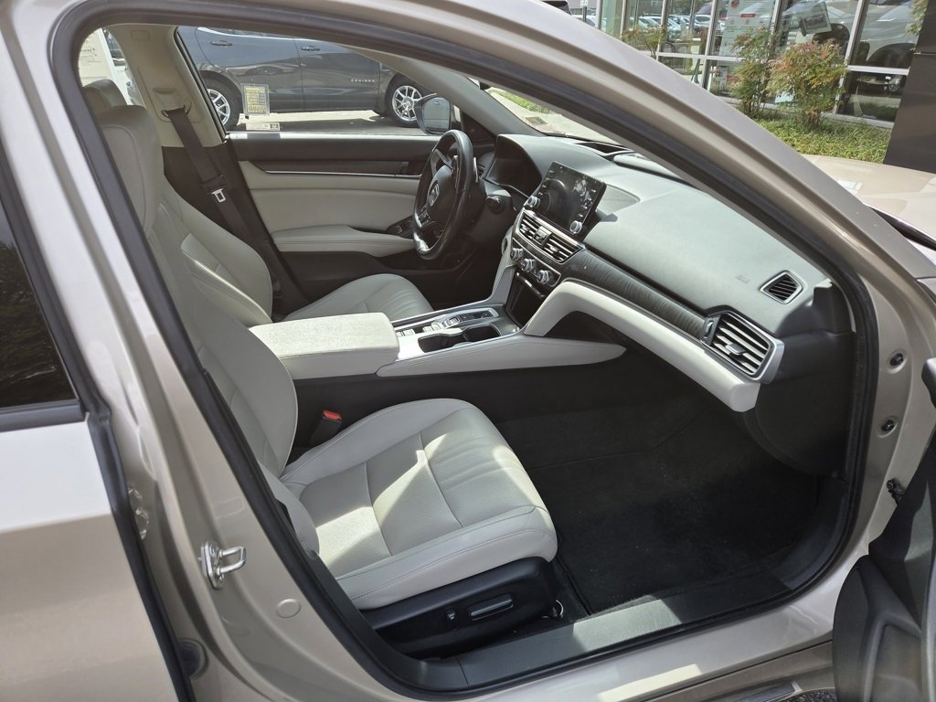 2020 Honda Accord Hybrid Touring photo 11