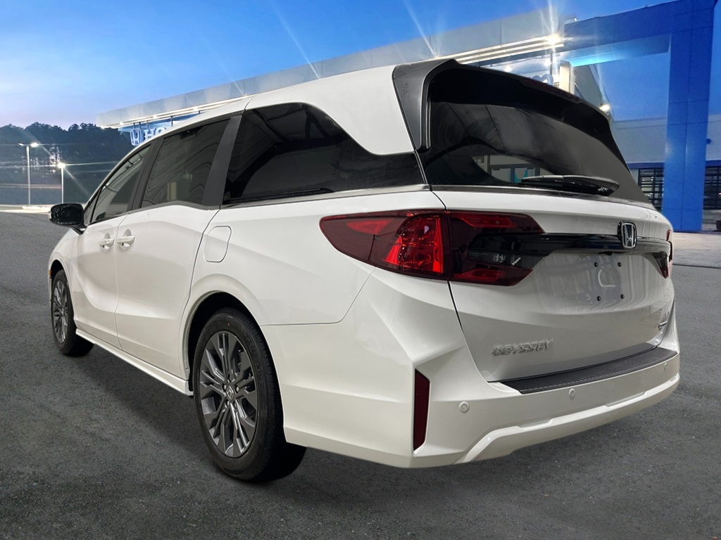 2026 Honda Odyssey Touring photo 2