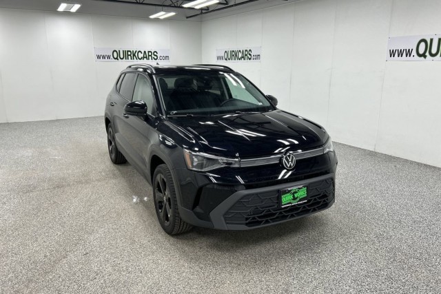 2025 Volkswagen Taos SE Black