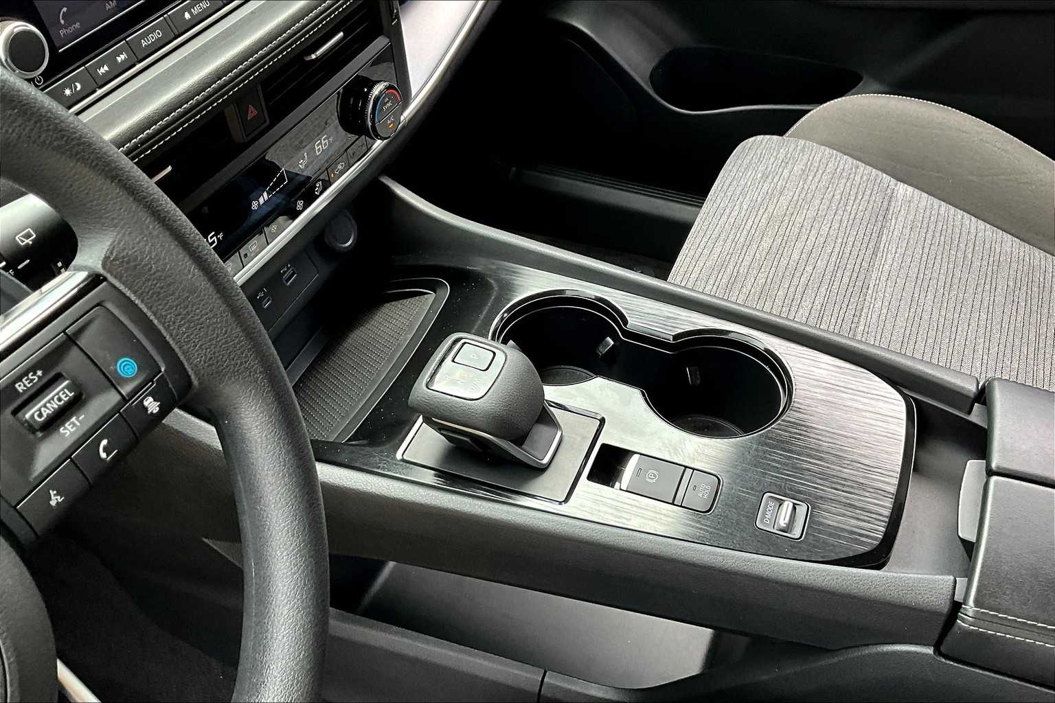 2023 Nissan Rogue SV photo 14
