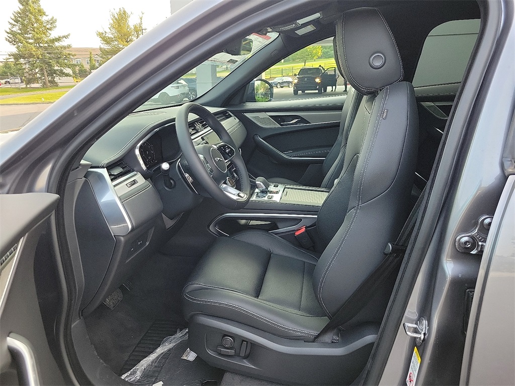 2025 Jaguar F-PACE P250 photo 7