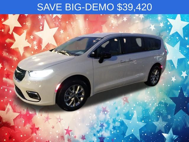 2025 Chrysler Pacifica photo 2
