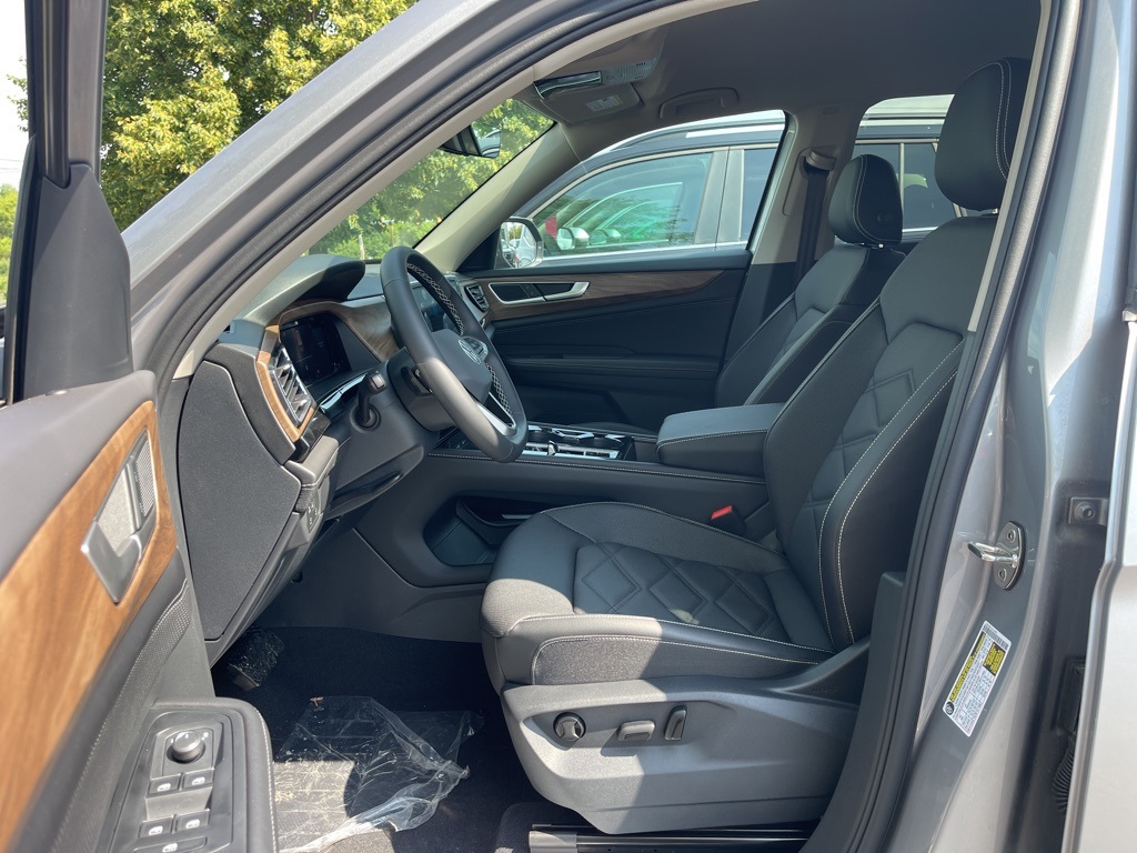 2025 Volkswagen Atlas SE Technology photo 17