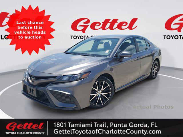 2023 Toyota Camry SE's photo