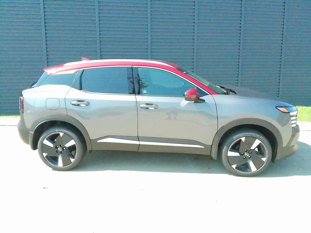 2025 Nissan Kicks SR photo 2