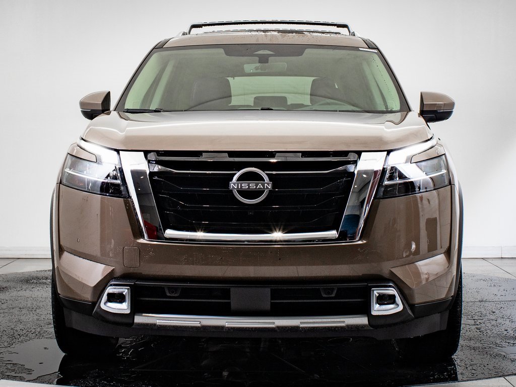 2024 Nissan Pathfinder Platinum photo 2